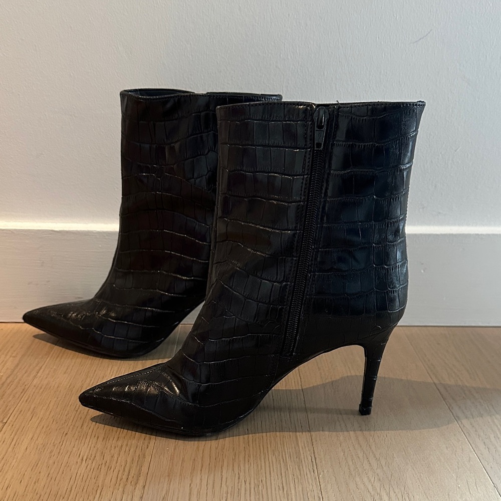 Elegant Black Croc-Embossed Heeled Boots